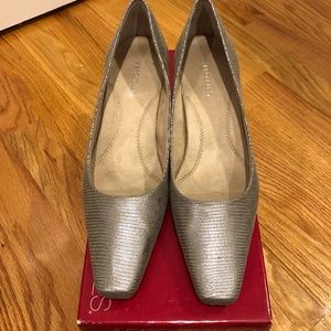 Aerosols pewter heel shoes